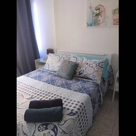 Deluxe 3 Bedroom Apartment, Balcony, 15 Minutes Walk To And Sys2 * Alicante