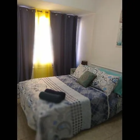 Apartment Deluxe 3 Bedroom Apartment, Balcony, 15 Minutes Walk To And Sys2 Alicante