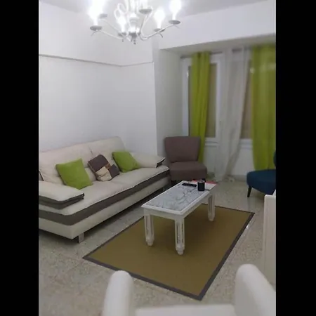 Deluxe 3 Bedroom Apartment, Balcony, 15 Minutes Walk To And Sys2
