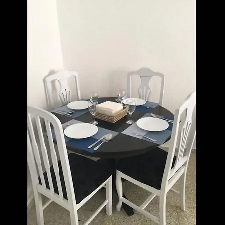 Apartment Deluxe 3 Bedroom Apartment, Balcony, 15 Minutes Walk To And Sys2