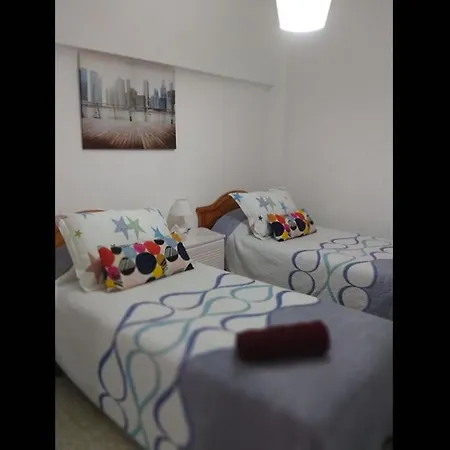 Deluxe 3 Bedroom Apartment, Balcony, 15 Minutes Walk To And Sys2 *