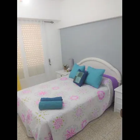 Deluxe 3 Bedroom Apartment, Balcony, 15 Minutes Walk To And Sys2 Alicante